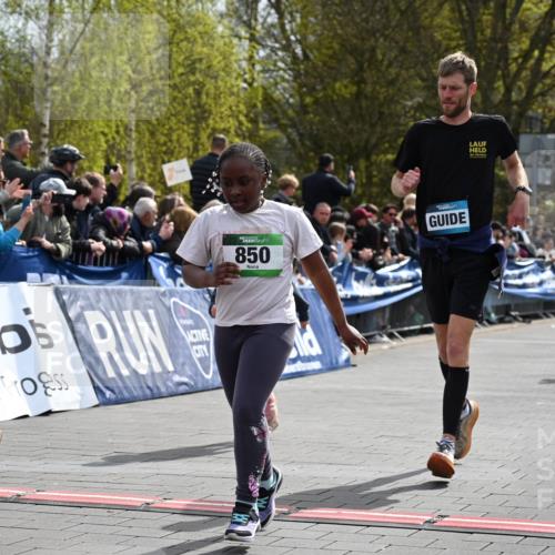 12.04.2026 - 45. Internationalen Wilhelmsburger Insellauf J. Mangold http://msf.ph/oto/9523157 12.04.2026 14:35:50 Ziel 77, 549, 1729, 606, 13, 850, 481, 81, 1069 meine-sportfotos.de