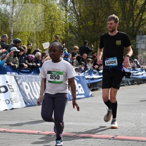 12.04.2026 - 45. Internationalen Wilhelmsburger Insellauf J. Mangold http://msf.ph/oto/9523159 12.04.2026 14:35:50 Ziel 77, 549, 1729, 606, 13, 850, 481, 81, 1069 meine-sportfotos.de