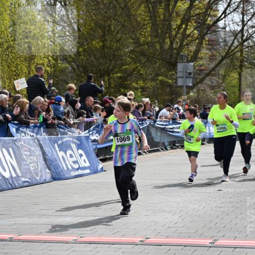 12.04.2026 - 45. Internationalen Wilhelmsburger Insellauf J. Mangold http://msf.ph/oto/9523160 12.04.2026 14:35:53 Ziel 850, 481, 81, 1069, 583, 628, 557, 585 meine-sportfotos.de