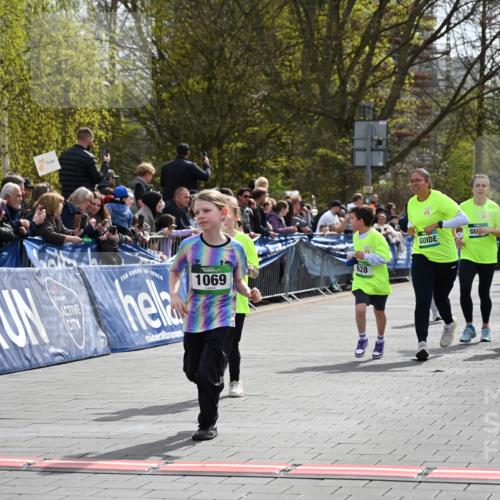 12.04.2026 - 45. Internationalen Wilhelmsburger Insellauf J. Mangold http://msf.ph/oto/9523163 12.04.2026 14:35:54 Ziel 850, 481, 81, 1069, 583, 628, 557, 585, 79, 76 meine-sportfotos.de