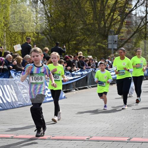 12.04.2026 - 45. Internationalen Wilhelmsburger Insellauf J. Mangold http://msf.ph/oto/9523169 12.04.2026 14:35:54 Ziel 850, 481, 81, 1069, 583, 628, 557, 585, 79, 76 meine-sportfotos.de