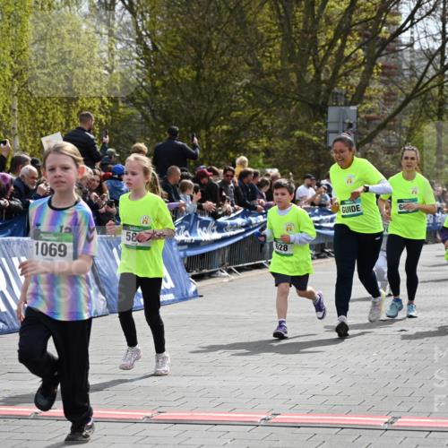 12.04.2026 - 45. Internationalen Wilhelmsburger Insellauf J. Mangold http://msf.ph/oto/9523172 12.04.2026 14:35:54 Ziel 850, 481, 81, 1069, 583, 628, 557, 585, 79, 76 meine-sportfotos.de