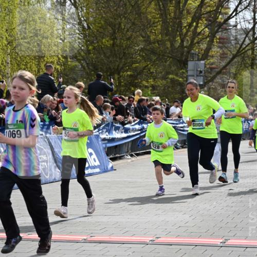 12.04.2026 - 45. Internationalen Wilhelmsburger Insellauf J. Mangold http://msf.ph/oto/9523173 12.04.2026 14:35:54 Ziel 850, 481, 81, 1069, 583, 628, 557, 585, 79, 76 meine-sportfotos.de