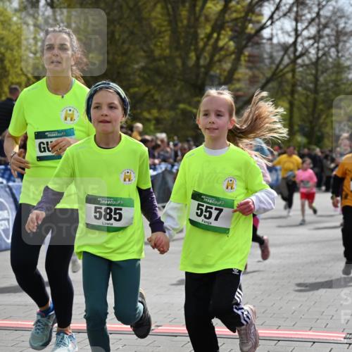 12.04.2026 - 45. Internationalen Wilhelmsburger Insellauf J. Mangold http://msf.ph/oto/9523199 12.04.2026 14:35:57 Ziel 1069, 583, 628, 557, 585, 79, 76, 344, 90, 1732 meine-sportfotos.de