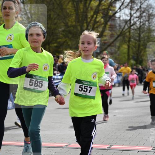 12.04.2026 - 45. Internationalen Wilhelmsburger Insellauf J. Mangold http://msf.ph/oto/9523201 12.04.2026 14:35:58 Ziel 1069, 583, 628, 557, 585, 79, 76, 344, 90, 1732, 847 meine-sportfotos.de