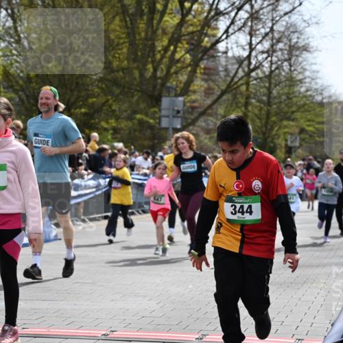 12.04.2026 - 45. Internationalen Wilhelmsburger Insellauf J. Mangold http://msf.ph/oto/9523211 12.04.2026 14:36:00 Ziel 628, 557, 585, 79, 76, 344, 90, 1732, 847, 641, 1056, 411 meine-sportfotos.de