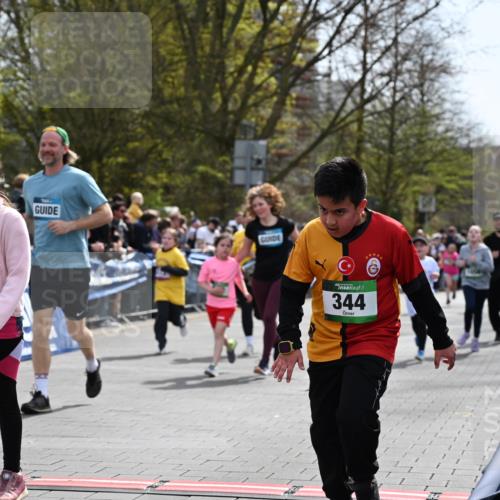 12.04.2026 - 45. Internationalen Wilhelmsburger Insellauf J. Mangold http://msf.ph/oto/9523212 12.04.2026 14:36:00 Ziel 628, 557, 585, 79, 76, 344, 90, 1732, 847, 641, 1056, 411 meine-sportfotos.de