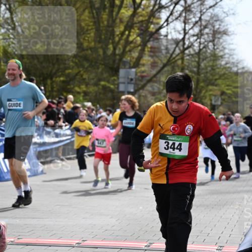 12.04.2026 - 45. Internationalen Wilhelmsburger Insellauf J. Mangold http://msf.ph/oto/9523214 12.04.2026 14:36:00 Ziel 628, 557, 585, 79, 76, 344, 90, 1732, 847, 641, 1056, 411 meine-sportfotos.de