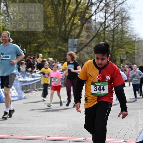 12.04.2026 - 45. Internationalen Wilhelmsburger Insellauf J. Mangold http://msf.ph/oto/9523215 12.04.2026 14:36:00 Ziel 628, 557, 585, 79, 76, 344, 90, 1732, 847, 641, 1056, 411 meine-sportfotos.de
