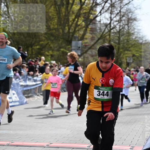 12.04.2026 - 45. Internationalen Wilhelmsburger Insellauf J. Mangold http://msf.ph/oto/9523216 12.04.2026 14:36:00 Ziel 628, 557, 585, 79, 76, 344, 90, 1732, 847, 641, 1056, 411 meine-sportfotos.de