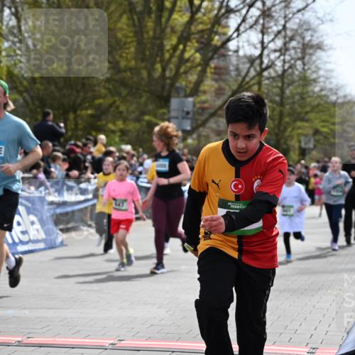 12.04.2026 - 45. Internationalen Wilhelmsburger Insellauf J. Mangold http://msf.ph/oto/9523217 12.04.2026 14:36:00 Ziel 628, 557, 585, 79, 76, 344, 90, 1732, 847, 641, 1056, 411 meine-sportfotos.de