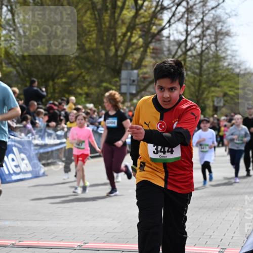 12.04.2026 - 45. Internationalen Wilhelmsburger Insellauf J. Mangold http://msf.ph/oto/9523218 12.04.2026 14:36:00 Ziel 628, 557, 585, 79, 76, 344, 90, 1732, 847, 641, 1056, 411 meine-sportfotos.de