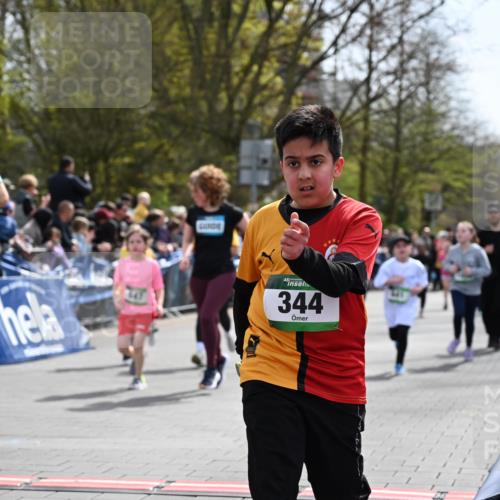 12.04.2026 - 45. Internationalen Wilhelmsburger Insellauf J. Mangold http://msf.ph/oto/9523220 12.04.2026 14:36:01 Ziel 79, 76, 344, 90, 1732, 847, 641, 1056, 411 meine-sportfotos.de
