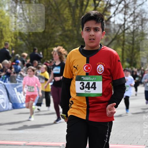 12.04.2026 - 45. Internationalen Wilhelmsburger Insellauf J. Mangold http://msf.ph/oto/9523221 12.04.2026 14:36:01 Ziel 79, 76, 344, 90, 1732, 847, 641, 1056, 411 meine-sportfotos.de