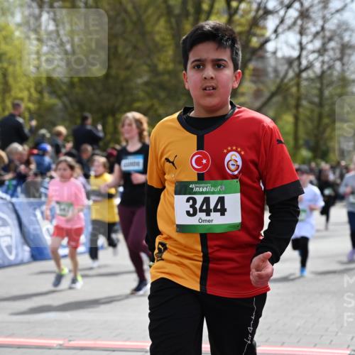 12.04.2026 - 45. Internationalen Wilhelmsburger Insellauf J. Mangold http://msf.ph/oto/9523222 12.04.2026 14:36:01 Ziel 79, 76, 344, 90, 1732, 847, 641, 1056, 411 meine-sportfotos.de