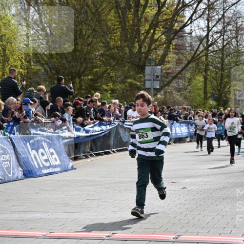 12.04.2026 - 45. Internationalen Wilhelmsburger Insellauf J. Mangold http://msf.ph/oto/9523251 12.04.2026 14:36:08 Ziel 1056, 411, 93, 148, 1710, 863, 820 meine-sportfotos.de