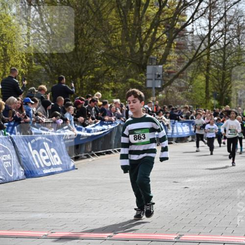 12.04.2026 - 45. Internationalen Wilhelmsburger Insellauf J. Mangold http://msf.ph/oto/9523253 12.04.2026 14:36:08 Ziel 1056, 411, 93, 148, 1710, 863, 820 meine-sportfotos.de