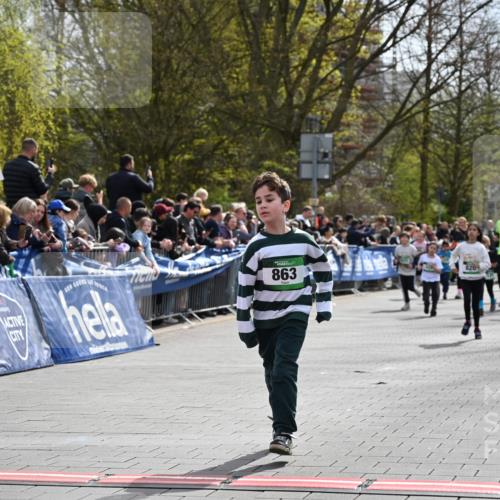 12.04.2026 - 45. Internationalen Wilhelmsburger Insellauf J. Mangold http://msf.ph/oto/9523254 12.04.2026 14:36:08 Ziel 1056, 411, 93, 148, 1710, 863, 820 meine-sportfotos.de