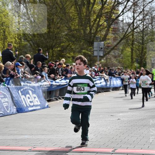 12.04.2026 - 45. Internationalen Wilhelmsburger Insellauf J. Mangold http://msf.ph/oto/9523256 12.04.2026 14:36:09 Ziel 93, 148, 1710, 863, 820 meine-sportfotos.de