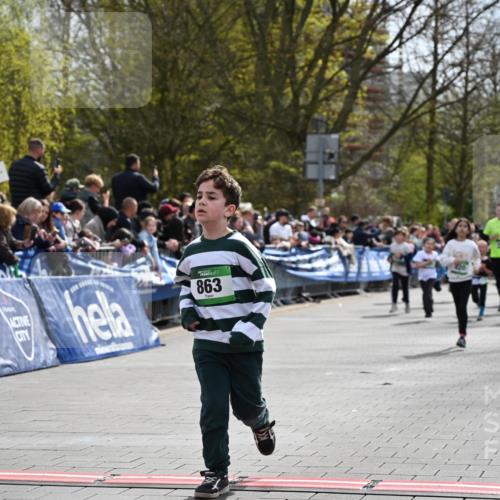 12.04.2026 - 45. Internationalen Wilhelmsburger Insellauf J. Mangold http://msf.ph/oto/9523259 12.04.2026 14:36:09 Ziel 93, 148, 1710, 863, 820 meine-sportfotos.de