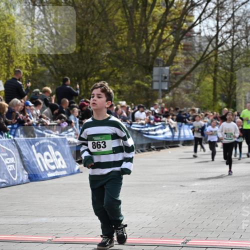 12.04.2026 - 45. Internationalen Wilhelmsburger Insellauf J. Mangold http://msf.ph/oto/9523260 12.04.2026 14:36:09 Ziel 93, 148, 1710, 863, 820 meine-sportfotos.de