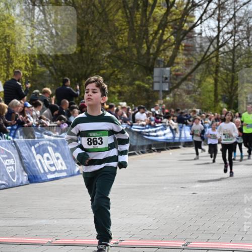 12.04.2026 - 45. Internationalen Wilhelmsburger Insellauf J. Mangold http://msf.ph/oto/9523261 12.04.2026 14:36:09 Ziel 93, 148, 1710, 863, 820 meine-sportfotos.de