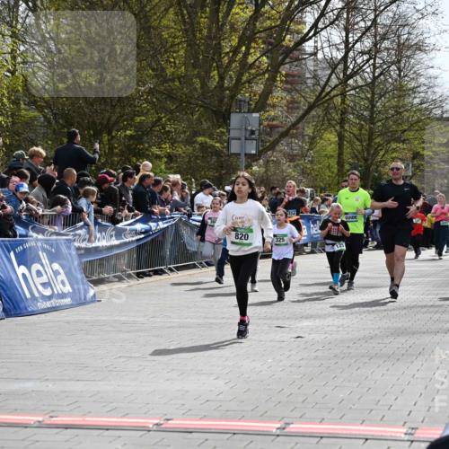 12.04.2026 - 45. Internationalen Wilhelmsburger Insellauf J. Mangold http://msf.ph/oto/9523269 12.04.2026 14:36:11 Ziel 93, 148, 1710, 863, 820, 328, 1025, 360, 325, 125, 827 meine-sportfotos.de
