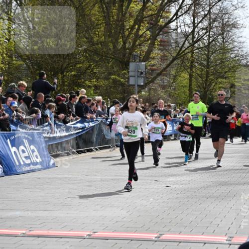 12.04.2026 - 45. Internationalen Wilhelmsburger Insellauf J. Mangold http://msf.ph/oto/9523270 12.04.2026 14:36:11 Ziel 93, 148, 1710, 863, 820, 328, 1025, 360, 325, 125, 827 meine-sportfotos.de