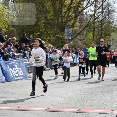 12.04.2026 - 45. Internationalen Wilhelmsburger Insellauf J. Mangold http://msf.ph/oto/9523271 12.04.2026 14:36:12 Ziel 1710, 863, 820, 328, 1025, 360, 325, 125, 827 meine-sportfotos.de