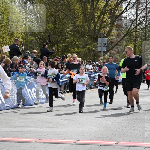 12.04.2026 - 45. Internationalen Wilhelmsburger Insellauf J. Mangold http://msf.ph/oto/9523284 12.04.2026 14:36:13 Ziel 820, 328, 1025, 360, 325, 125, 827 meine-sportfotos.de