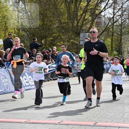 12.04.2026 - 45. Internationalen Wilhelmsburger Insellauf J. Mangold http://msf.ph/oto/9523289 12.04.2026 14:36:14 Ziel 820, 328, 1025, 360, 325, 125, 827, 1024 meine-sportfotos.de