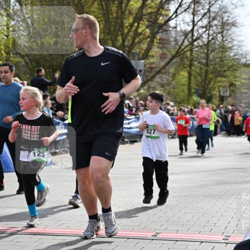 12.04.2026 - 45. Internationalen Wilhelmsburger Insellauf J. Mangold http://msf.ph/oto/9523294 12.04.2026 14:36:15 Ziel 820, 328, 1025, 360, 325, 125, 827, 1024 meine-sportfotos.de