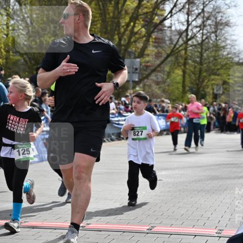 12.04.2026 - 45. Internationalen Wilhelmsburger Insellauf J. Mangold http://msf.ph/oto/9523296 12.04.2026 14:36:15 Ziel 820, 328, 1025, 360, 325, 125, 827, 1024 meine-sportfotos.de