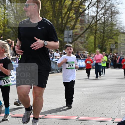 12.04.2026 - 45. Internationalen Wilhelmsburger Insellauf J. Mangold http://msf.ph/oto/9523298 12.04.2026 14:36:15 Ziel 820, 328, 1025, 360, 325, 125, 827, 1024 meine-sportfotos.de