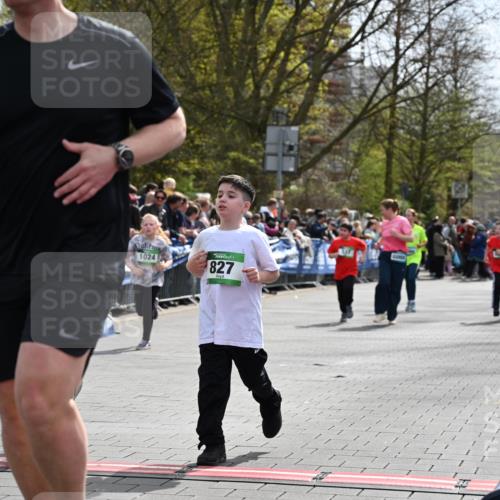 12.04.2026 - 45. Internationalen Wilhelmsburger Insellauf J. Mangold http://msf.ph/oto/9523303 12.04.2026 14:36:16 Ziel 820, 328, 1025, 360, 325, 125, 827, 1024, 517, 521 meine-sportfotos.de
