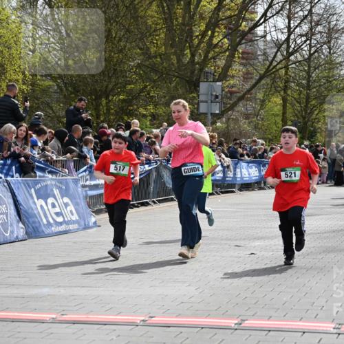12.04.2026 - 45. Internationalen Wilhelmsburger Insellauf J. Mangold http://msf.ph/oto/9523305 12.04.2026 14:36:19 Ziel 125, 827, 1024, 517, 521 meine-sportfotos.de