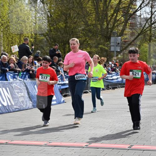 12.04.2026 - 45. Internationalen Wilhelmsburger Insellauf J. Mangold http://msf.ph/oto/9523313 12.04.2026 14:36:19 Ziel 125, 827, 1024, 517, 521 meine-sportfotos.de