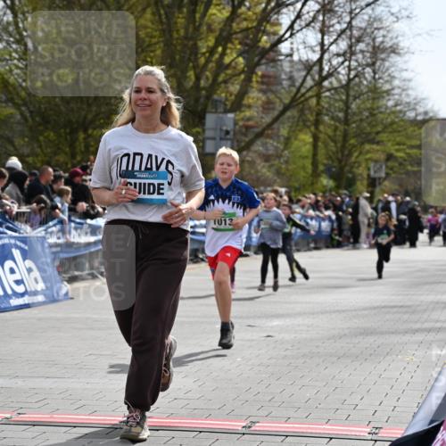 12.04.2026 - 45. Internationalen Wilhelmsburger Insellauf J. Mangold http://msf.ph/oto/9523339 12.04.2026 14:36:32 Ziel 1013, 1030, 1033, 834, 1003 meine-sportfotos.de