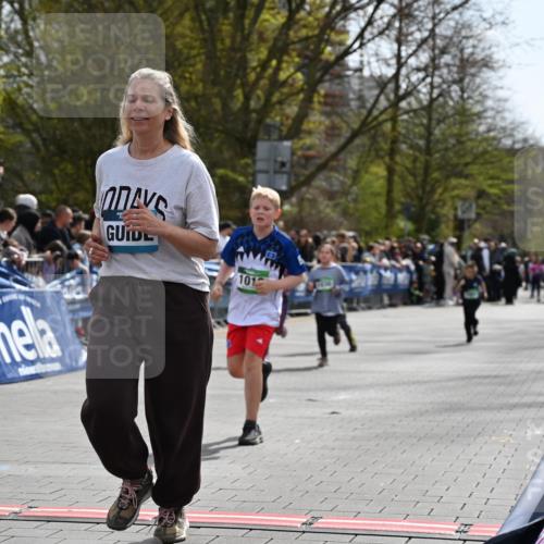 12.04.2026 - 45. Internationalen Wilhelmsburger Insellauf J. Mangold http://msf.ph/oto/9523341 12.04.2026 14:36:32 Ziel 1013, 1030, 1033, 834, 1003 meine-sportfotos.de