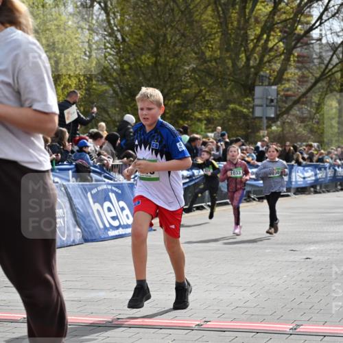 12.04.2026 - 45. Internationalen Wilhelmsburger Insellauf J. Mangold http://msf.ph/oto/9523349 12.04.2026 14:36:33 Ziel 1013, 1030, 1033, 834, 1003 meine-sportfotos.de