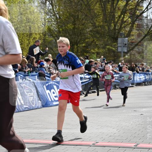 12.04.2026 - 45. Internationalen Wilhelmsburger Insellauf J. Mangold http://msf.ph/oto/9523350 12.04.2026 14:36:33 Ziel 1013, 1030, 1033, 834, 1003 meine-sportfotos.de