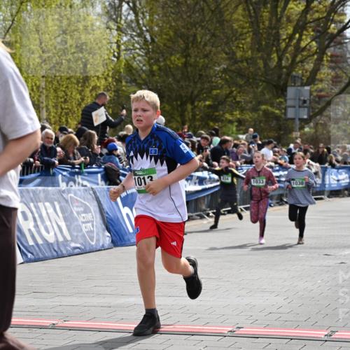 12.04.2026 - 45. Internationalen Wilhelmsburger Insellauf J. Mangold http://msf.ph/oto/9523351 12.04.2026 14:36:33 Ziel 1013, 1030, 1033, 834, 1003 meine-sportfotos.de