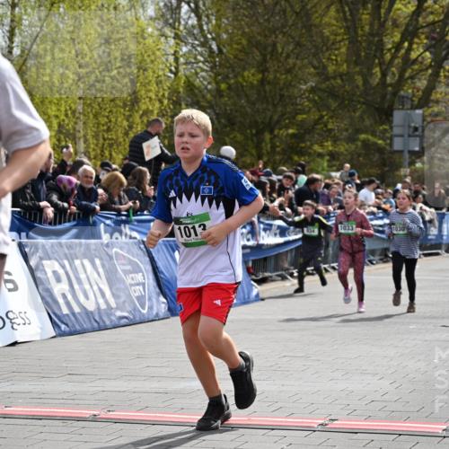 12.04.2026 - 45. Internationalen Wilhelmsburger Insellauf J. Mangold http://msf.ph/oto/9523352 12.04.2026 14:36:33 Ziel 1013, 1030, 1033, 834, 1003 meine-sportfotos.de