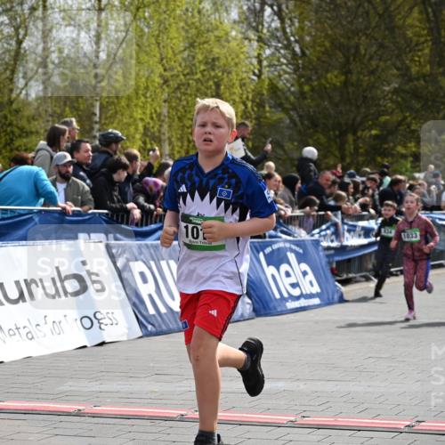 12.04.2026 - 45. Internationalen Wilhelmsburger Insellauf J. Mangold http://msf.ph/oto/9523355 12.04.2026 14:36:33 Ziel 1013, 1030, 1033, 834, 1003 meine-sportfotos.de