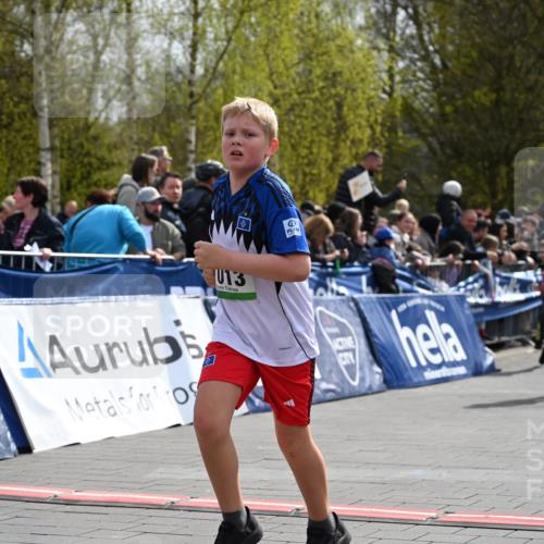12.04.2026 - 45. Internationalen Wilhelmsburger Insellauf J. Mangold http://msf.ph/oto/9523357 12.04.2026 14:36:33 Ziel 1013, 1030, 1033, 834, 1003 meine-sportfotos.de