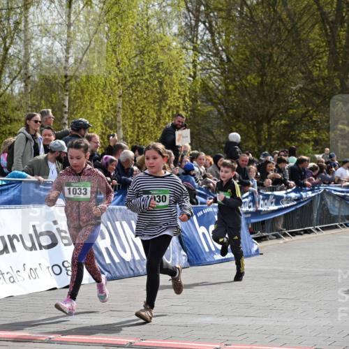 12.04.2026 - 45. Internationalen Wilhelmsburger Insellauf J. Mangold http://msf.ph/oto/9523362 12.04.2026 14:36:35 Ziel 1013, 1030, 1033, 834, 1003 meine-sportfotos.de
