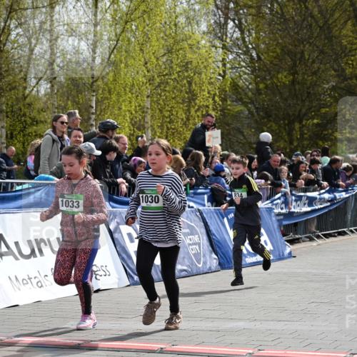 12.04.2026 - 45. Internationalen Wilhelmsburger Insellauf J. Mangold http://msf.ph/oto/9523364 12.04.2026 14:36:35 Ziel 1013, 1030, 1033, 834, 1003 meine-sportfotos.de
