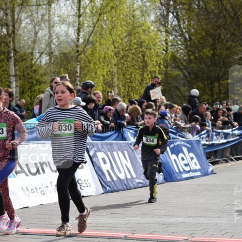 12.04.2026 - 45. Internationalen Wilhelmsburger Insellauf J. Mangold http://msf.ph/oto/9523369 12.04.2026 14:36:36 Ziel 1013, 1030, 1033, 834, 1003 meine-sportfotos.de