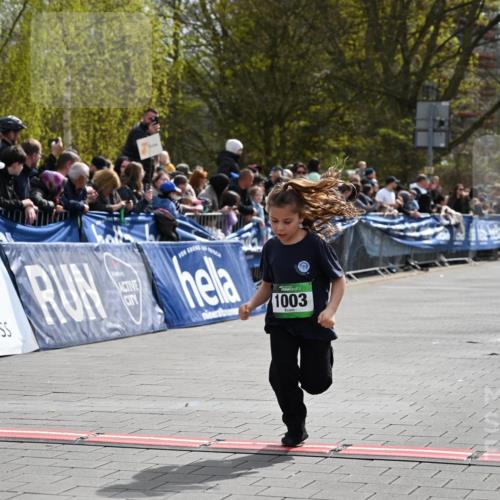 12.04.2026 - 45. Internationalen Wilhelmsburger Insellauf J. Mangold http://msf.ph/oto/9523370 12.04.2026 14:36:37 Ziel 1030, 1033, 834, 1003 meine-sportfotos.de