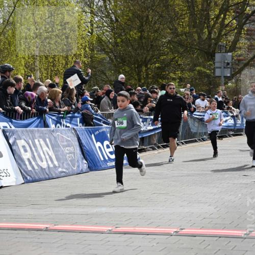 12.04.2026 - 45. Internationalen Wilhelmsburger Insellauf J. Mangold http://msf.ph/oto/9523383 12.04.2026 14:36:41 Ziel 296, 343 meine-sportfotos.de